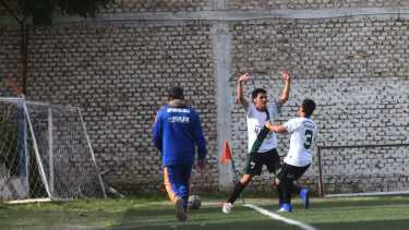 Deportivo Roca derrotó a Mainqué en la tarde del Maiolino. Fotos: Emiliana Cantera 