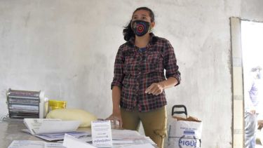 La familia vive gracias trabajos temporarios y su emprendimiento de fabricación de pan. Foto: Emiliana Cantera
