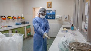 Dos muertos y 79 casos nuevos de coronavirus en Río Negro