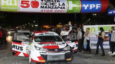 La tradicional Vuelta de la Manzana se puso en marcha de manera oficial con la largada simbólica. (Fotos: Juan Thomes)