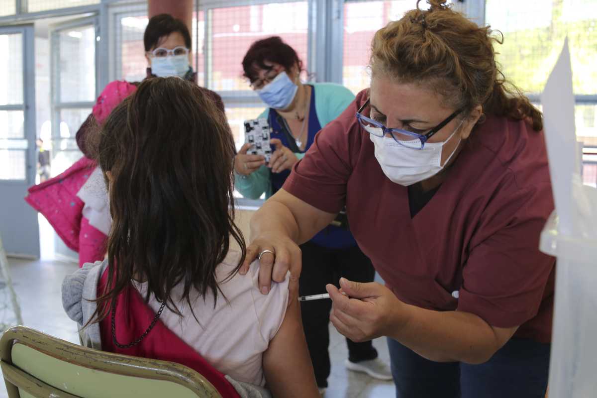 El hospital de Regina vacunará en la Escuela Primaria 279 del barrio Islas Malvinas de Regina. (Foto archivo)