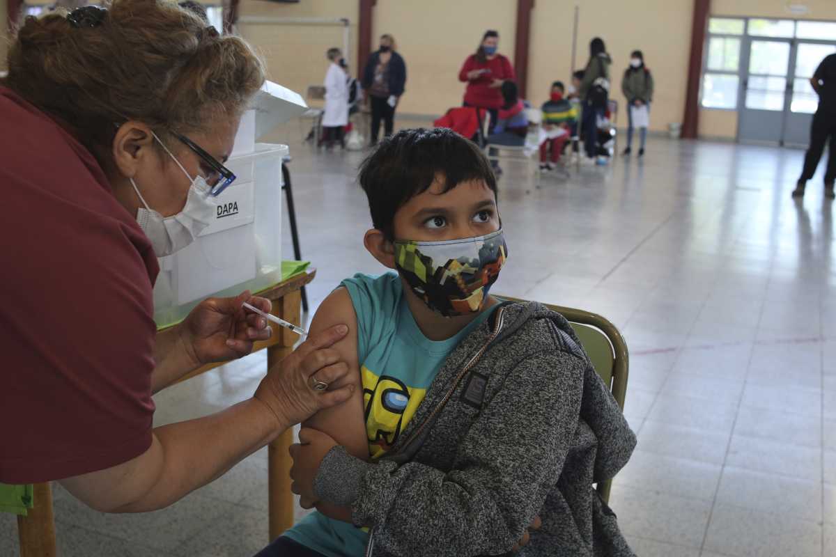 De la población objetivo a vacunar, un 95% está escolarizada, lo que permitirá llegar con la vacuna a la mayor cantidad en sus colegios y jardines. Foto Juan Thomes. 