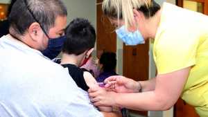 Habrá horario extendido en la segunda jornada de vacunación covid para niños