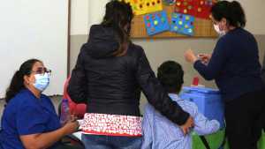 Vacunación covid en Roca: cronograma en escuelas, jardines y en la globa del hospital