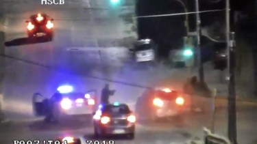 Las cámaras de seguridad muestran el momento de la detención. 