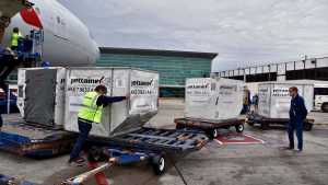 Llegan 1,6 millones vacunas de Pfizer para aplicar a adolescentes