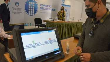 Las máquinas de la Boleta Única Electrónica para votar en Neuquén aún están en viaje hacia la Patagonia