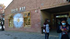 Susto en un secundario del Chañar: salió humo de la caldera y evacuaron la escuela