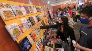 Hoy cierra la Feria del Libro en Neuquén:  las propuestas para este lunes