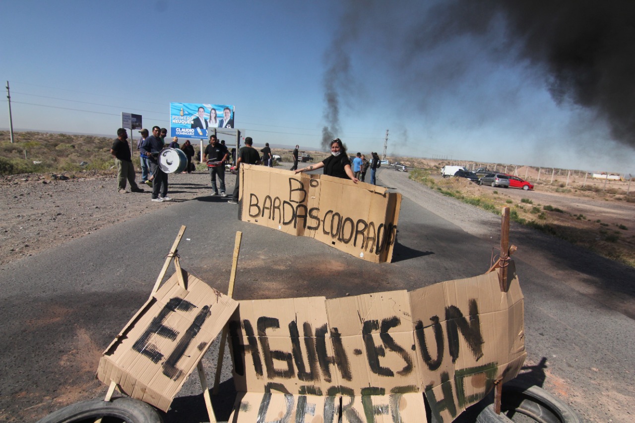La protesta de los vecinos de Neuquén podría retornar con cortes intermitentes. Foto: Oscar Livera