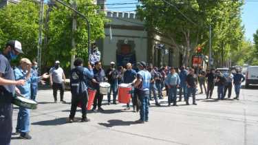 La protesta inició en la sede central del EPAS en Neuquén. Foto: Yamil Regules.