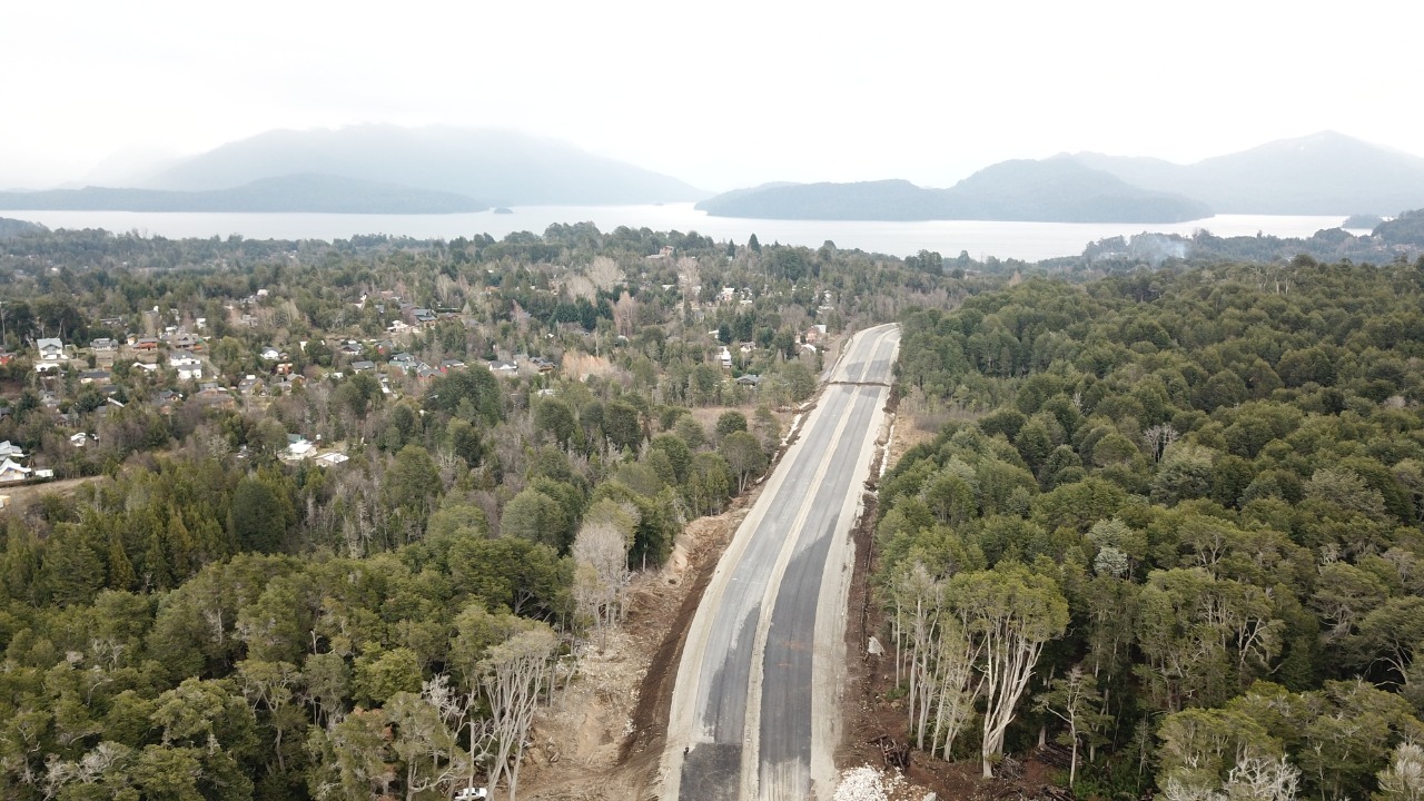 La obra de Circunvalación de Villa La Angostura se inició en 2017 y lleva más del 74% de ejecución. Archivo