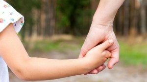 La Corte otorgó en adopción a una nena de Viedma, negada por la Justicia de Río Negro