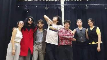 Es una puesta de comedia oscura con pequeños guiños al teatro absurdo. Foto: Gentileza