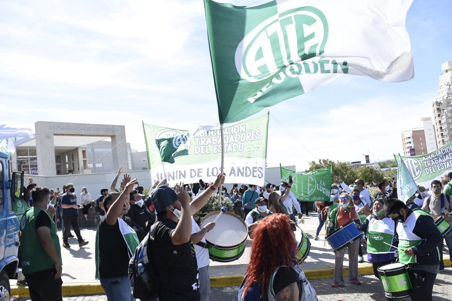 ATE se manifestó en la Legislatura para rechazar la carrera sanitaria y la ley de teletrabajo. Foto archivo: Florencia Salto.