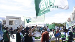Paro y marcha de ATE para asistir al debate de la carrera sanitaria en Neuquén