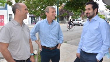 El legislador Martín, Tortoriello y Mura, esta mañana en Roca. "Hay que ponerle un freno al gobierno", dijo el ministro.