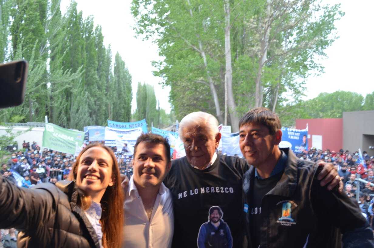 Durante el acto Guillermo Pereyra y Marcelo Rucci se mostraron junto al secretario de Energía de la Nación, Darío Martínez, y la candidata al Congreso Tanya Bertoldi.