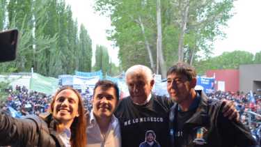 Durante el acto Guillermo Pereyra y Marcelo Rucci se mostraron junto al secretario de Energía de la Nación, Darío Martínez, y la candidata al Congreso Tanya Bertoldi.
