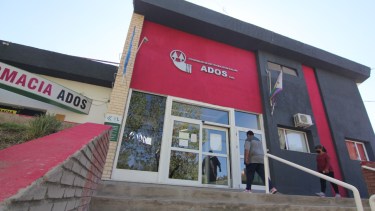 El remate del edificio del ADOS en Neuquén se concretaría los primeros días de noviembre. (Foto: Oscar Livera)
