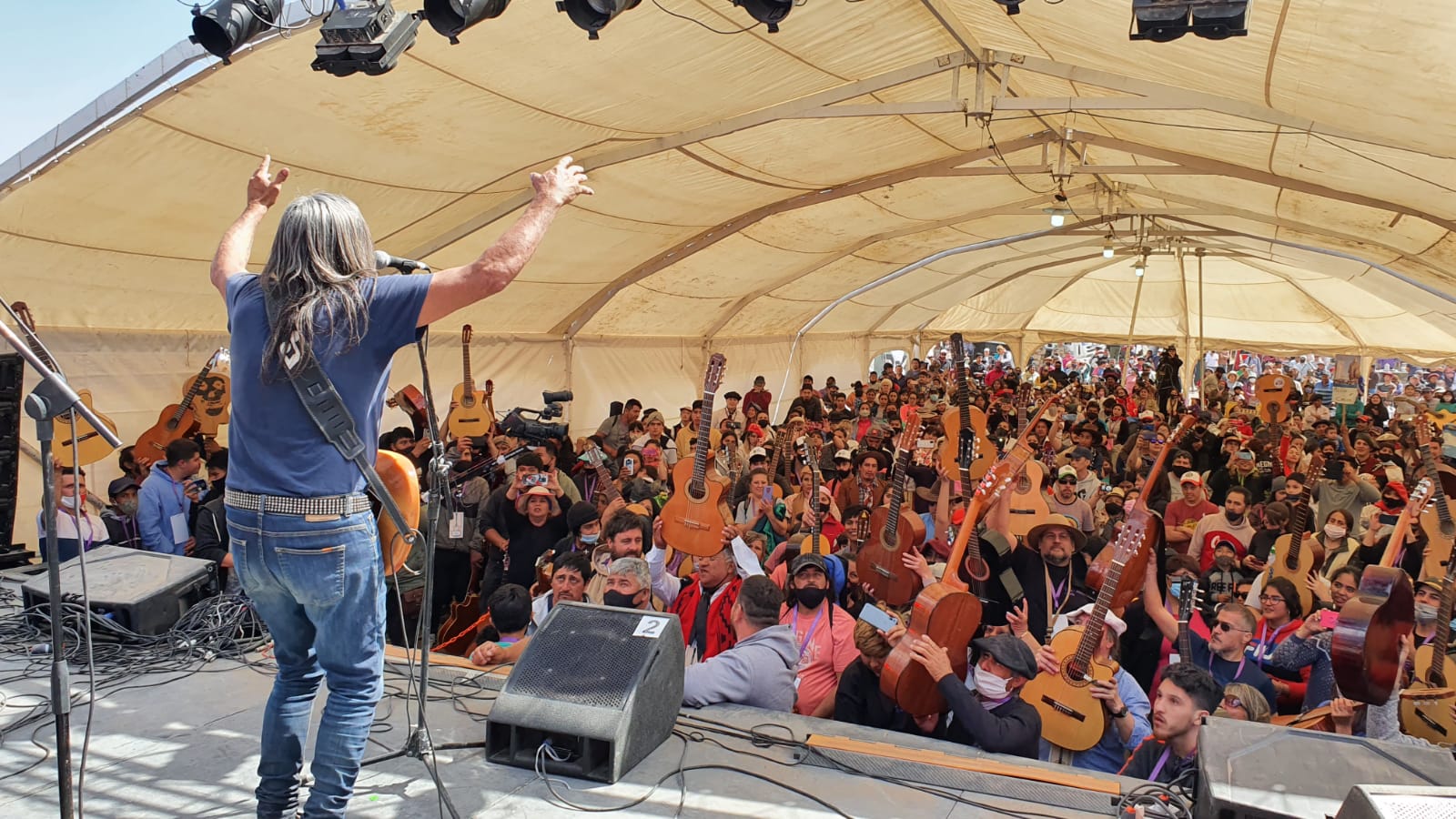 Una verdadera pasión generó el rock de "Cacho" Lobello y las guitarras, en honor al Maruchito. (gentileza: Horacio Díaz - IUPA)