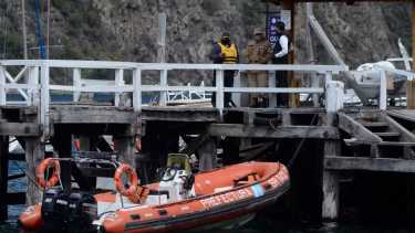 El cuerpo fue retirado del lago Lácar y no se lo pudo reanimar. Foto: Patricio Rodríguez