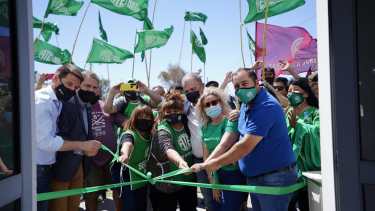 La conducción de ATE, liderada por Rodrigo Vicente, y funcionarios provinciales reabren el complejo de El Cóndor. Foto Gentileza.