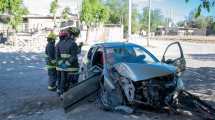 Imagen de Sigue grave la joven que circulaba en un auto que chocó contra un árbol, en Roca