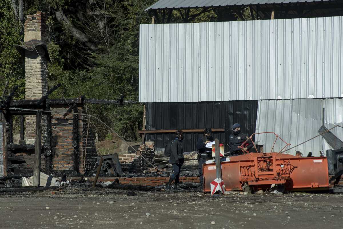 Uno de los ataques incendiarios ocurrió en el destacamento de Vialidad Rionegrina en Bariloche. Foto: Archivo/Marcelo Martínez