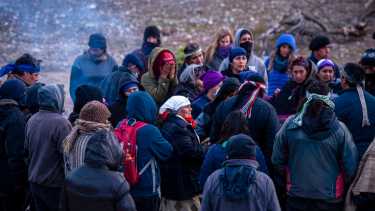 La lof Quemquemtreu presentó junto a otras comunidades mapuches una medida cautelar de no innovar, ante el inminente desalojo. Archivo