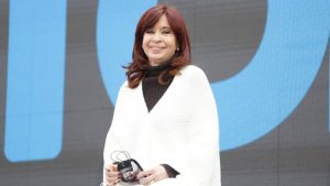 Buscan impedir por vías judiciales que Cristina Kirchner cobre dos jubilaciones de privilegio