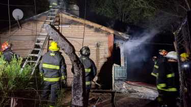 Plaza Huincul: pérdidas totales en una casa de la zona de chacras (Gentileza)