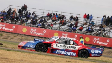 A De la Iglesia se le escapó la victoria en la última vuelta del TC Pista en Viedma: mirá la definición
