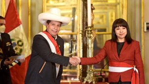 El nuevo gabinete del presidente de Perú enfrenta una dura batalla en el Congreso