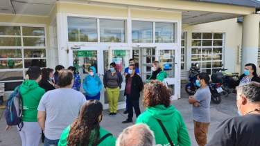 Los trabajadores analizar posibles medidas de fuerza. 