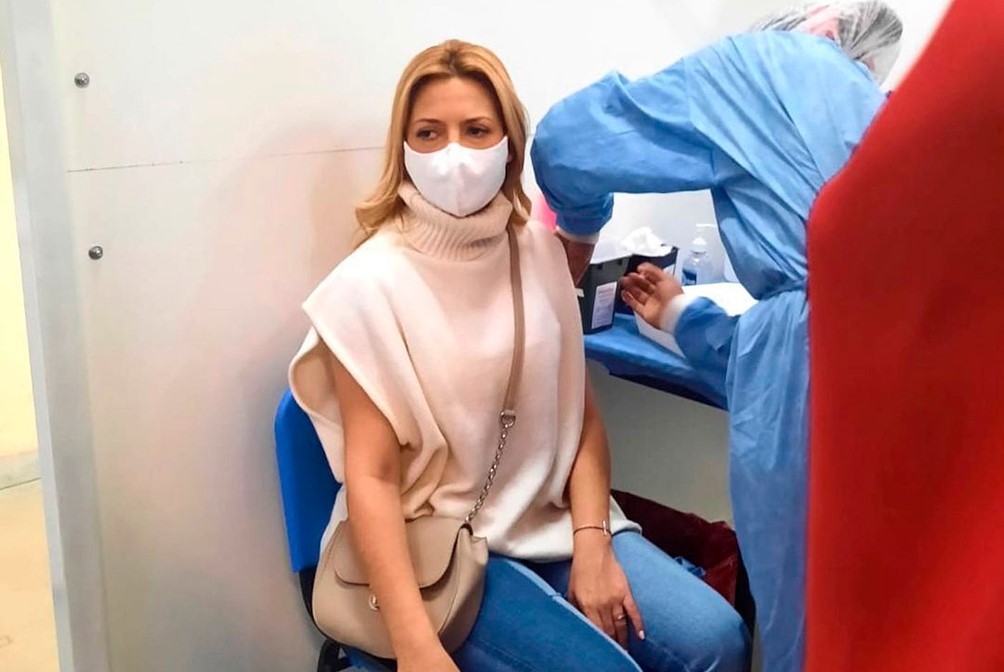 Fabiola Yañez se vacunó contra el coronavirus. Foto Presidencia. 