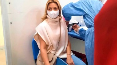 Fabiola Yañez se vacunó contra el coronavirus. Foto Presidencia. 