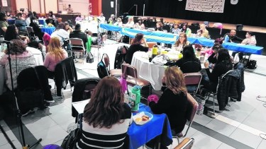 El Congreso de la Unter, reunido en la Roca, concluyó con su votación en la madrugada del sábado. Foto: gentileza