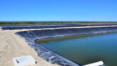 Quedó habilitada en Mainqué la solicitud de conexiones domiciliarias a la red de cloacas. (Foto Néstor Salas)