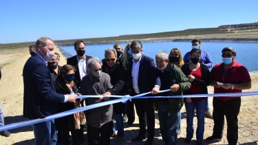 Mainqué ya cuenta con red de cloacas y planta de tratamiento de efluentes. (Foto Néstor Salas)