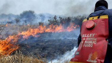 El incendio comenzó en la tarde de ayer, con un frente de fuego que alcanzó los dos kilómetros de extensión.