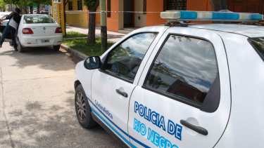 Personal de Criminalística y de la Brigada de Investigaciones, realizaron distintas diligencias en el local de calle Don Bosco al 1200. Foto: Juan Thomes