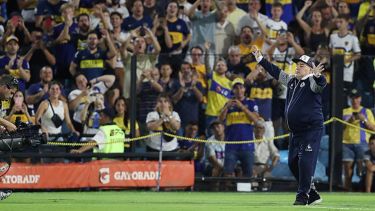 El destino quiso que la última vez de Diego en una cancha llena sea en la Bombonera.