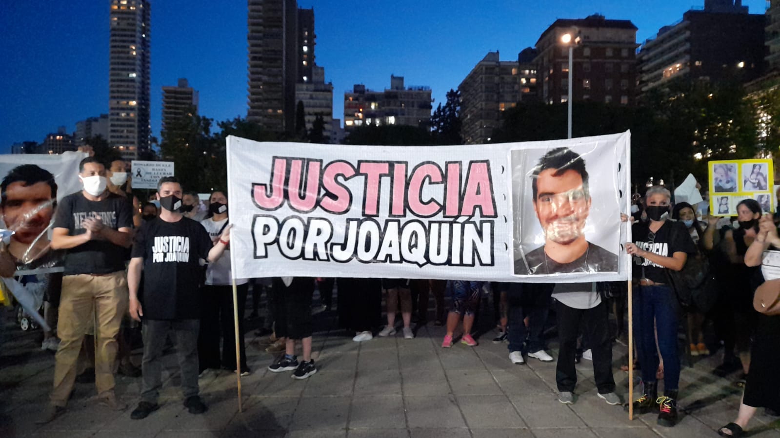 La muerte de Joaquín Pérez desató una fuerte protesta en Rosario. Foto: @SomosRosarioOK

