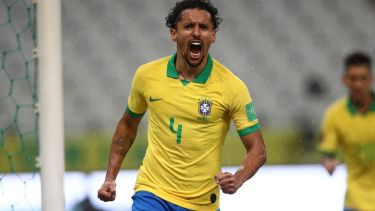 Marquinhos empató a los 25 del complemento para Brasil, que se llevó los tres puntos en los minutos finales ante Venezuela. 