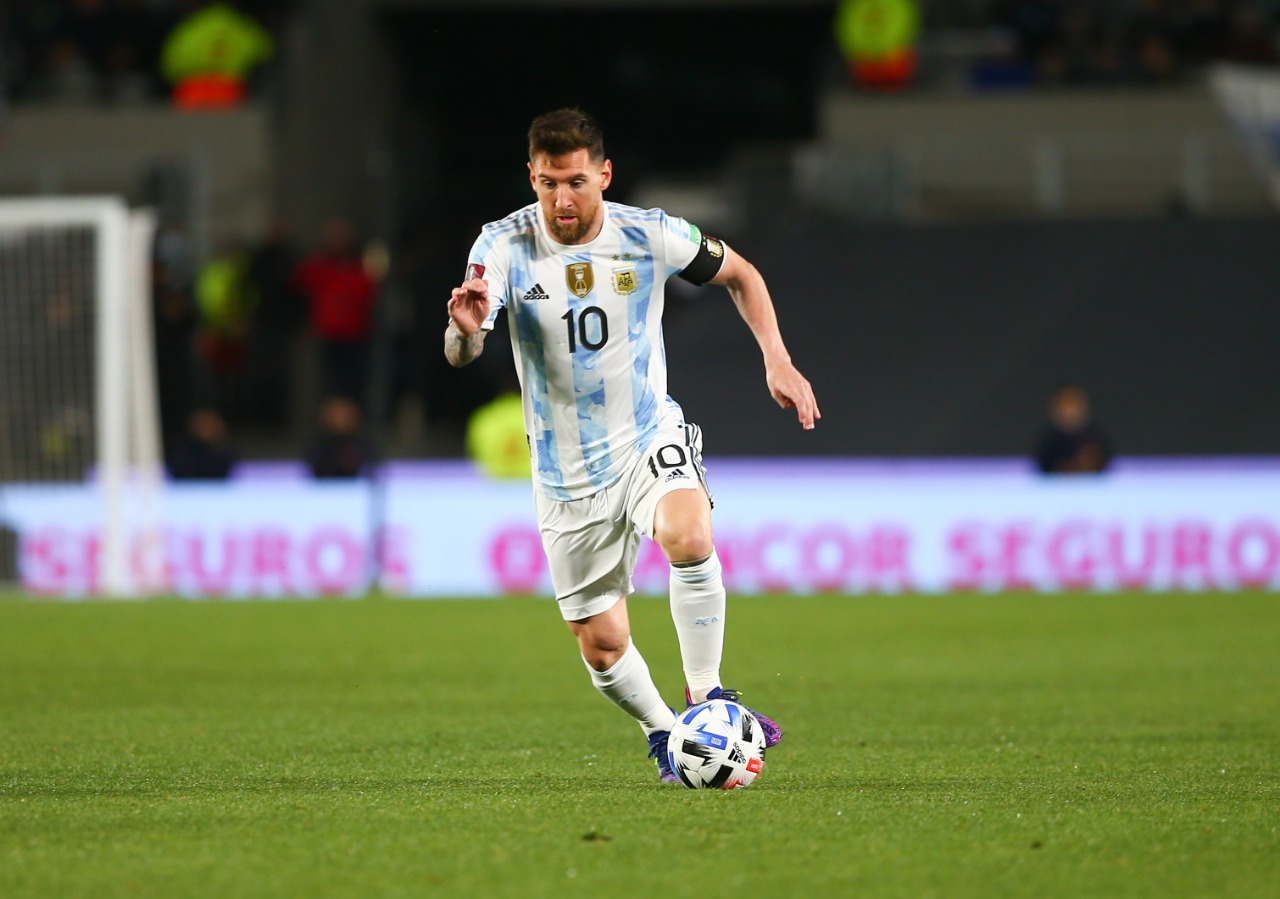 Lionel Messi, capitán y bandera de la selección argentina que hoy recibe a Perú en el Monumental. 