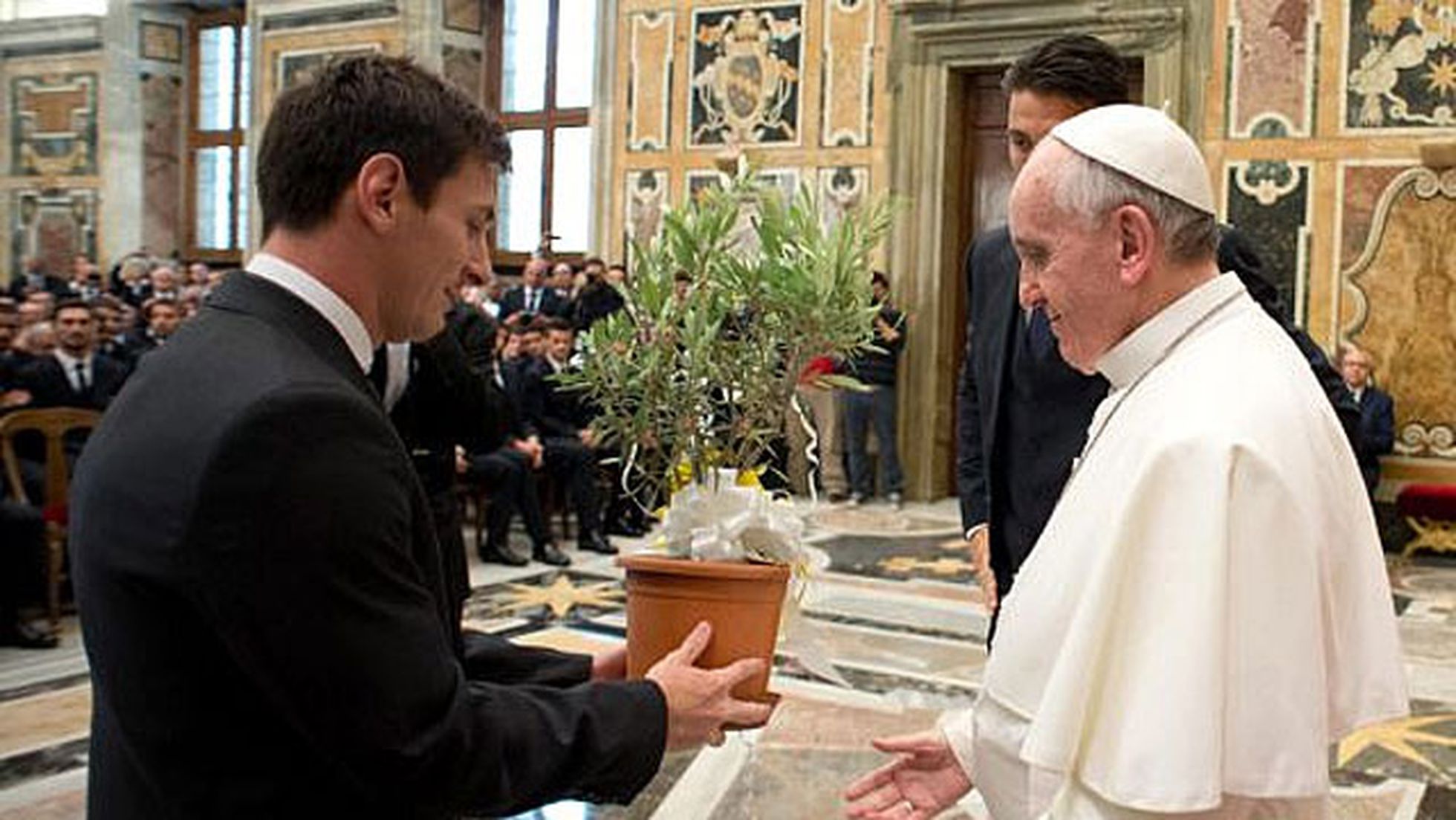 En 2013, Lionel Messi fue recibido por el papa Francisco. 