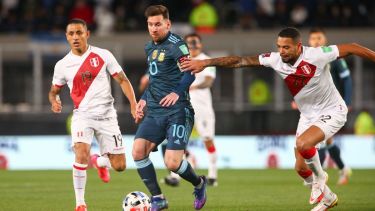 Messi criticó a Sampaio tras un partido con muchas faltas.