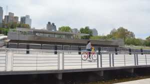 El descuidado estado del monumento a los caídos en Malvinas de Neuquén