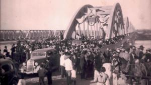 “No voy en tren”… Cruzo el río Neuquén en auto